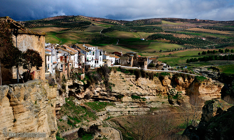 Tajos de Alhama y casas colgantes. Pueblos de Granada