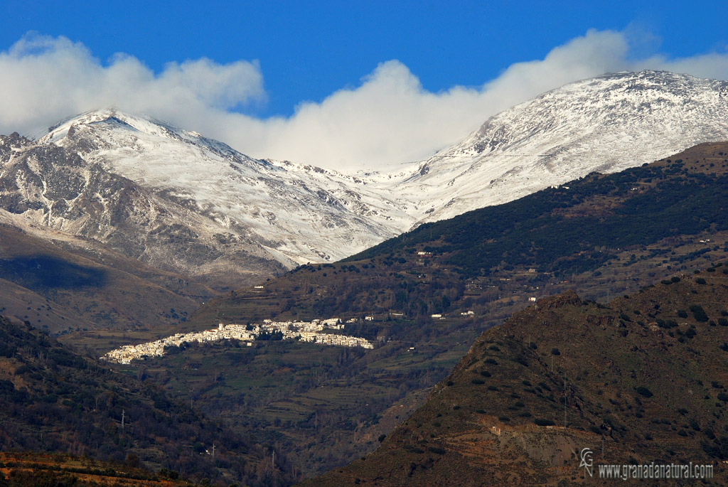 Capileira y Mulhacen. Paisajes de Granada. Granadanatural