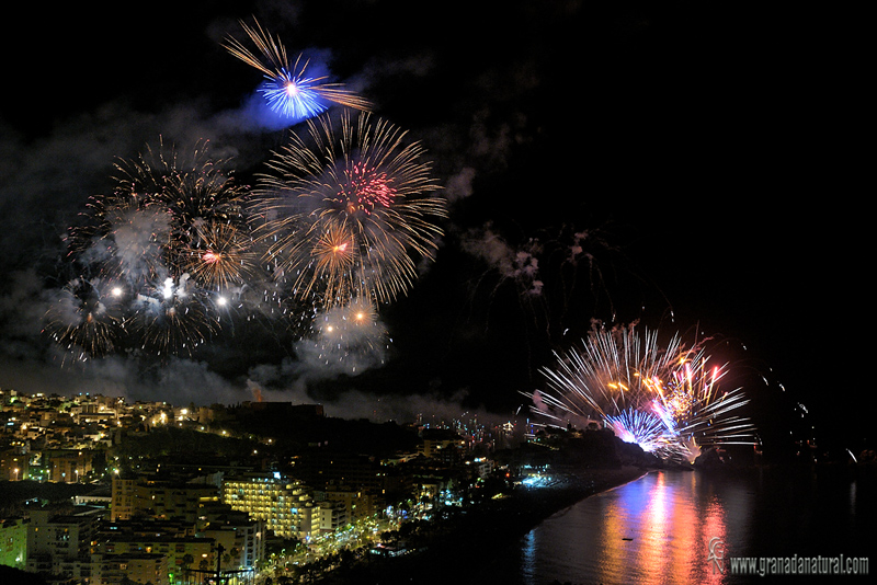 Fuegos artificiales Almuñecar 2014. Paisajes y fiestas de Granada