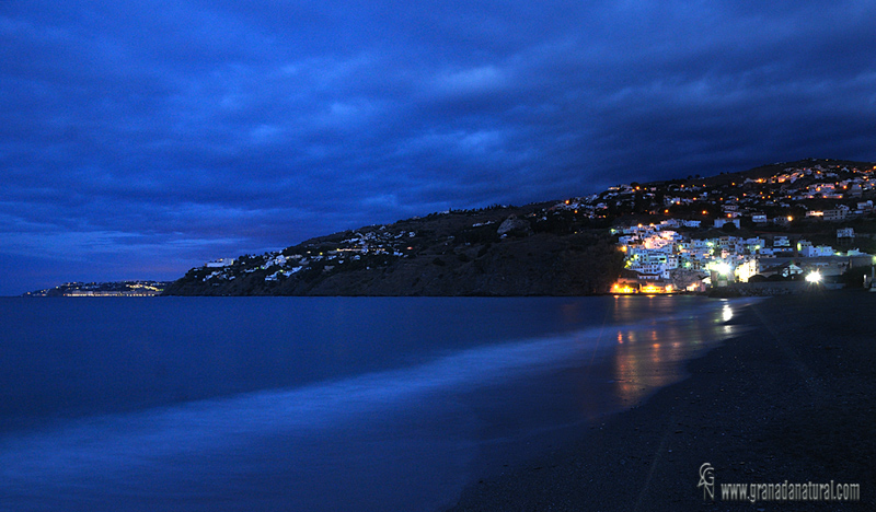 La Caleta y acantilados de Salobrea