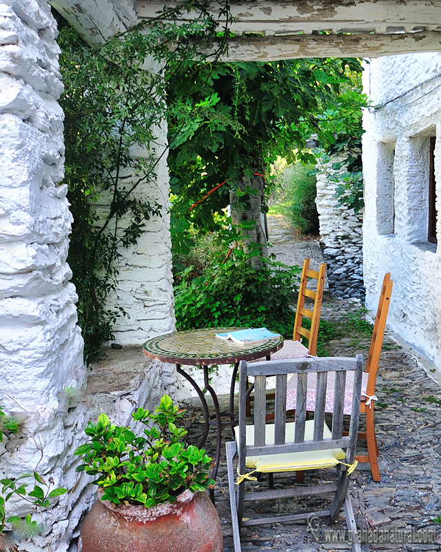 Placeres alpujarreños ( Bubión). Paisajes y arquitectura de la Alpujarra 