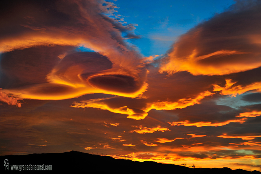 Lenticulares sobre el Conjuro (Motril). Paisajes de Granada