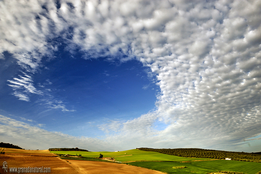 Nubes en Piedras Blancas (Alhama de Granada). Paisajes de Alhama y Granada