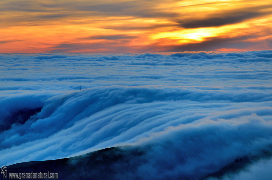 Mar de nubes sobre Motril