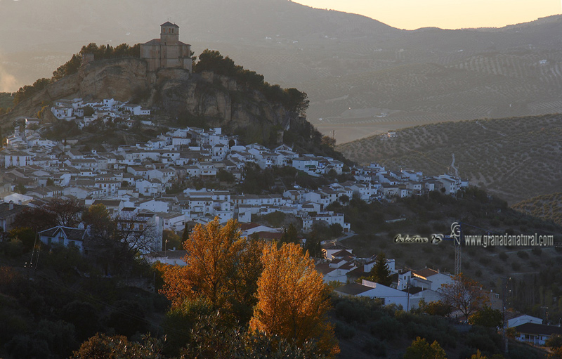 Montefro en luz de otoo