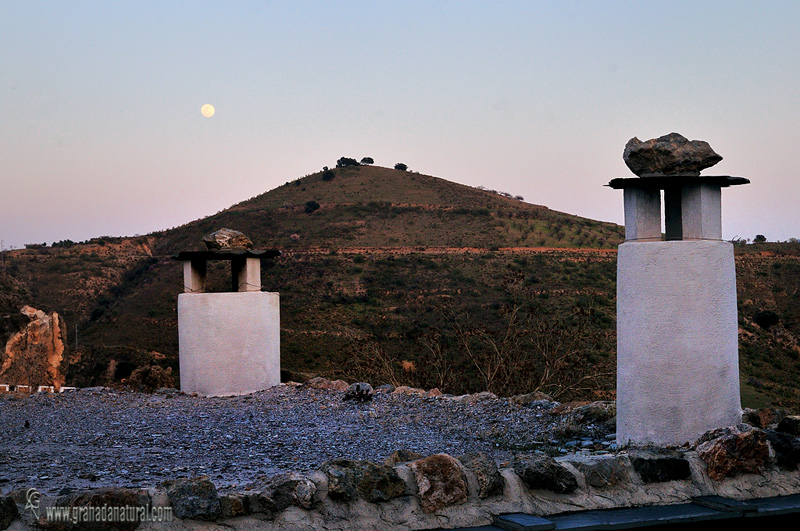 Chimeneas en Cástaras. Alpujarra de Granada