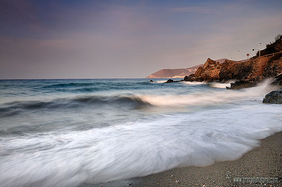 La playa del Puntal de Casarones (Rubite) . Amaneceres granadinos