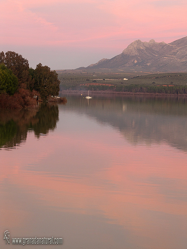 Reflejos en el pantano de Cubillas