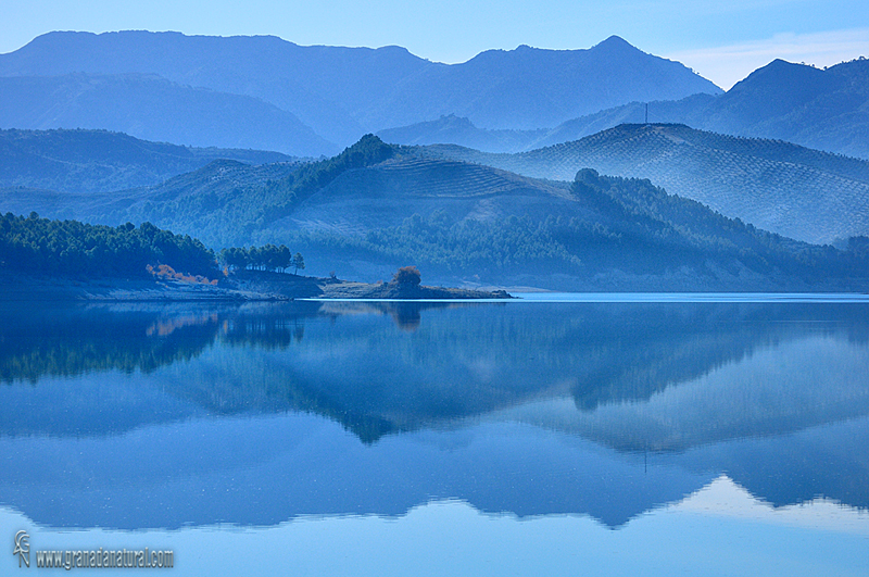 Reflejos en Bermejales 3. Paisajes de agua de Granada