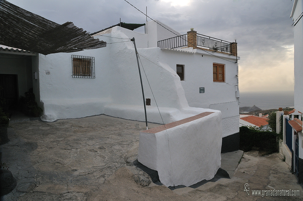 Mirando al mar ( Gualchos)